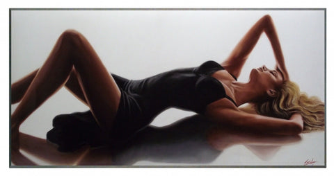 Obraz - Kobieta leżąca w małej czarnej - reprodukcja na płycie 2JJ815 101x51 cm - Obrazy Reprodukcje Ramy | ergopaul.pl