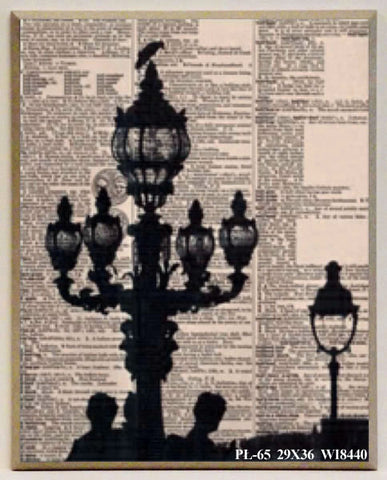 Obraz - Zdjęcie starodawnej latarni na tle gazety - reprodukcja na płycie WI8440 29x36 cm - Obrazy Reprodukcje Ramy | ergopaul.pl
