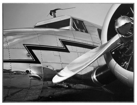Obraz - Samolot w stylu vintage, detal, czarno - biała fotografia - reprodukcja na płycie 3AP1121 81x61 cm. - Obrazy Reprodukcje Ramy | ergopaul.pl