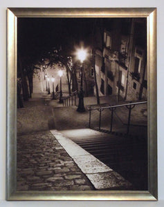 Obraz - Paryż, Montmartre w świetle latarni - reprodukcja fotografii w sepii w miedzianej ramie 3VR176 60x80 cm. - Obrazy Reprodukcje Ramy | ergopaul.pl