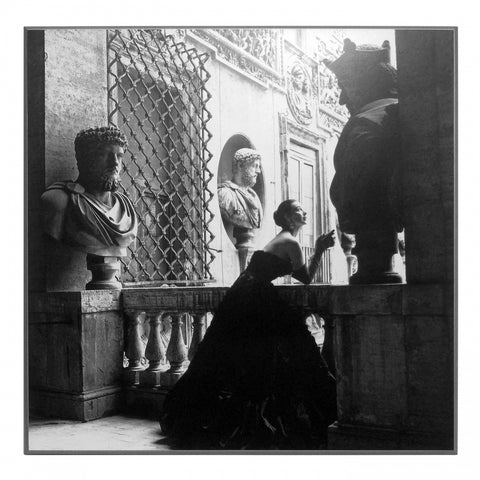Obraz - Kobieta w stroju balowym, Rzym, 1952r. - reprodukcja na płycie 1GN667 71x71 cm - Obrazy Reprodukcje Ramy | ergopaul.pl