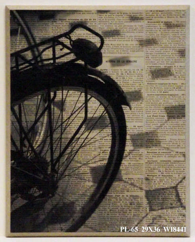 Obraz - Zdjęcie starodawnego roweru na tle gazety - reprodukcja na płycie WI8441 29x36 cm - Obrazy Reprodukcje Ramy | ergopaul.pl