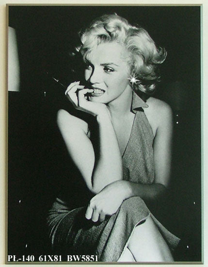 Obraz - Marilyn Monroe z Hollywood z kryształkiem w uchu - reprodukcja na płycie BW5851 61x81 cm - Obrazy Reprodukcje Ramy | ergopaul.pl