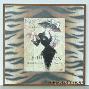 Obraz - Miejski szyk, dama w kapeluszu z kokardą w Nowym Jorku, ozdobiona kryształkiem - reprodukcja na płycie 270-D2957 32x32 cm - Obrazy Reprodukcje Ramy | ergopaul.pl