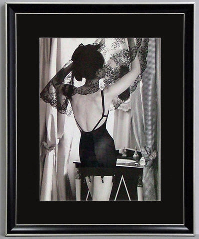 Obraz - Kobieta w wieczorowej bieliźnie - reprodukcja w ramie A7128 40x50 cm - Obrazy Reprodukcje Ramy | ergopaul.pl