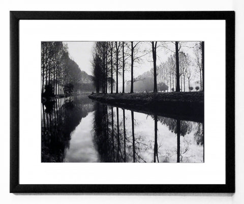 Obraz - Pejzaż, Normandia, kanał, czarno-biała fotografia - reprodukcja z passe-partout w ramie W03829 53x43 cm - Obrazy Reprodukcje Ramy | ergopaul.pl