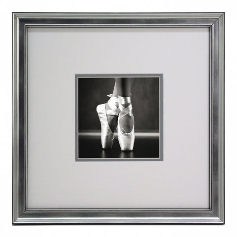 Obraz - Baletki II, czarno-biała fotografia - reprodukcja CS0933 w ramie z passe-partou 30x30 cm. - Obrazy Reprodukcje Ramy | ergopaul.pl